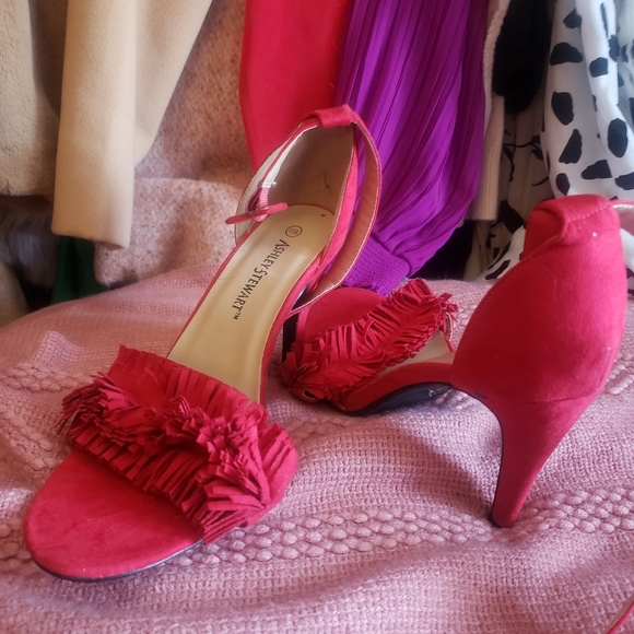 COPY - Sexy Red heels - Picture 2 of 3